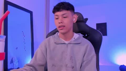Snapshot of zeus_blaze chatting on September 27, 12:14 pm zeus_blaze online show from September 27, 12:14 pm