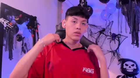 Snapshot of zeus_blaze chatting on October 10, 12:55 pm zeus_blaze online show from October 10, 12:55 pm
