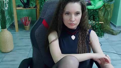 Snapshot of zianichols chatting on March 3, 10:42 pm zianichols online show from March 3, 10:42 pm