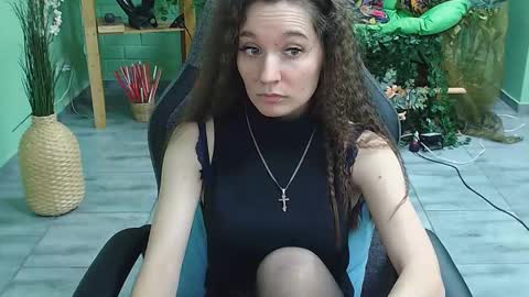 Snapshot of zianichols chatting on February 27, 5:58 pm zianichols online show from February 27, 5:58 pm