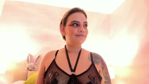 zihaadams_ online show from May 22, 9:32 pm