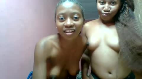 zinaely39 online show from August 7, 6:28 pm