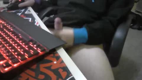 Snapshot of zkraston11 chatting on December 19, 3:51 am zkraston11 online show from December 19, 3:51 am