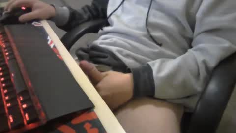 Snapshot of zkraston11 chatting on December 22, 7:00 am zkraston11 online show from December 22, 7:00 am