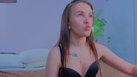 Zlata  Mon Tue Thu Fri Sun Sa GMT 3 0000pm - 0600pm  online show from October 17, 6:01 pm