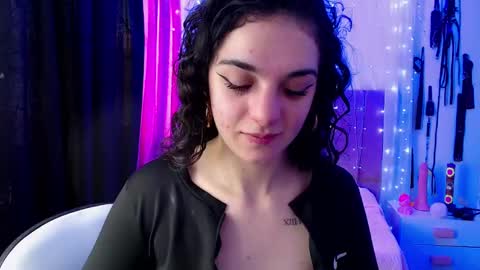 Snapshot of zoe_0111 chatting on December 19, 2:02 pm zoe_0111 online show from December 19, 2:02 pm