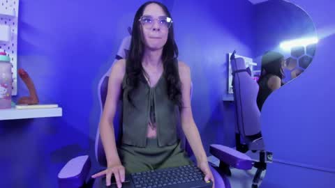 Zoe online show from April 10, 6:30 am