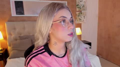 Snapshot of zoe_alanaa chatting on September 23, 7:53 pm ZOEE online show from September 23, 7:53 pm
