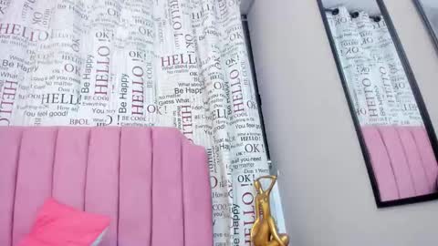 Snapshot of zoe_blond chatting on October 10, 12:55 pm zoe_blond online show from October 10, 12:55 pm