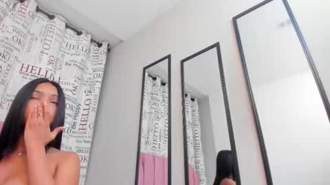 Snapshot of zoe_blond chatting on October 15, 12:06 pm zoe_blond online show from October 15, 12:06 pm
