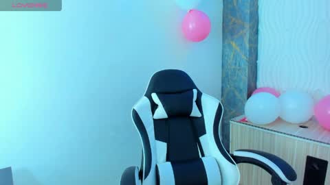 Z O E online show from April 8, 9:18 pm