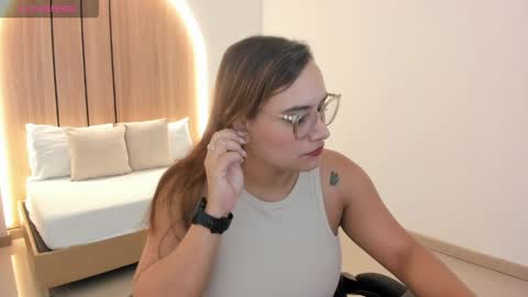 Zoe  online show from April 8, 12:30 pm