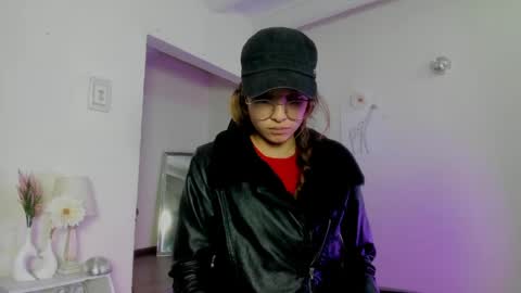 zoe_dear online show from May 6, 12:49 am