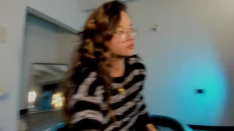 zoe_dear online show from May 14, 9:18 am