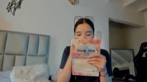 zoe_dear online show from April 16, 8:20 pm