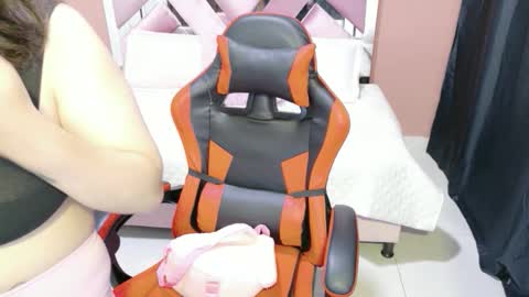 zoe online show from April 2, 7:54 pm