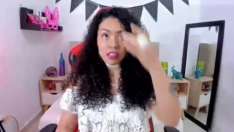 Snapshot of zoe_gruber chatting on December 17, 11:59 pm Zoe Gruber online show from December 17, 11:59 pm