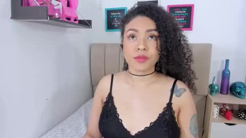 Snapshot of zoe_gruber chatting on February 7, 9:26 pm Zoe Gruber online show from February 7, 9:26 pm