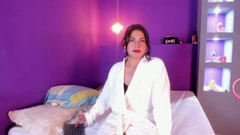 zoe_henderson online show from April 2, 3:03 am