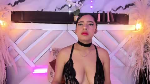 Zoey  online show from May 5, 9:20 pm