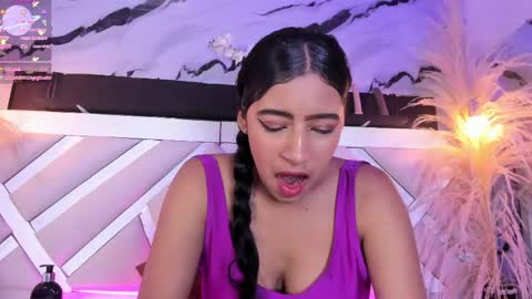 Zoey  online show from May 9, 1:00 am