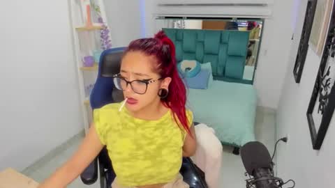 zoe_jonesx online show from April 10, 6:41 am