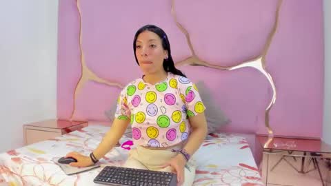 Snapshot of zoe_king19 chatting on October 7, 4:19 am zoe_king19 online show from October 7, 4:19 am