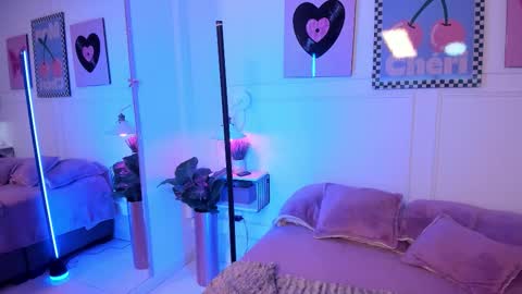 Zoe Lynch online show from February 13, 12:30 pm