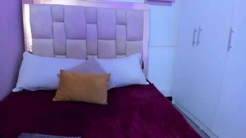 zoe_moreau online show from January 6, 7:07 pm