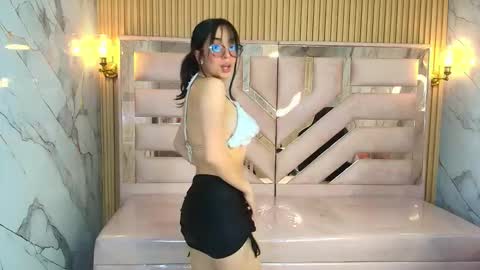 Zoe  online show from October 17, 3:32 am