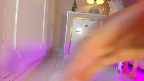 Snapshot of zoe_sky_ chatting on March 11, 5:46 pm Hi guys i am Zoe online show from March 11, 5:46 pm