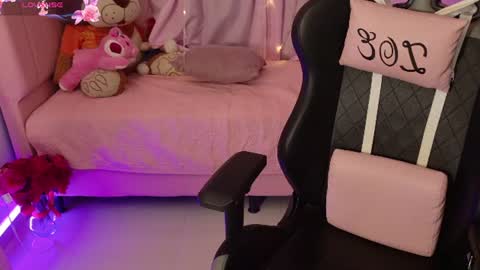 zoe_sullivan_ online show from June 17, 9:14 am