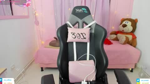 zoe_sullivan_ online show from November 8, 9:45 am