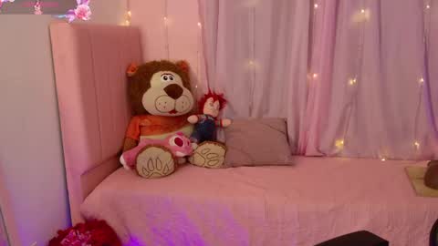 zoe_sullivan_ online show from May 2, 9:37 am