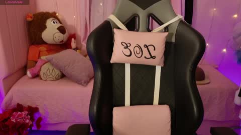 zoe_sullivan_ online show from April 8, 9:23 am