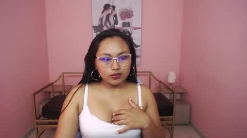 zoe_vega1 online show from April 14, 7:50 pm