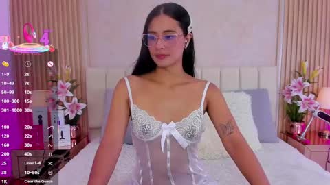 Snapshot of zoebarlowe chatting on October 9, 7:19 pm zoebarlowe online show from October 9, 7:19 pm