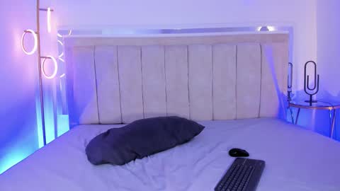 Zoe online show from October 31, 7:36 pm