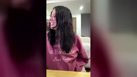 zoecams online show from April 11, 3:11 am