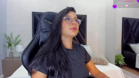 Zoe 3 online show from May 13, 5:55 pm
