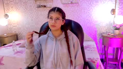 zoeecarter_ online show from May 11, 11:39 am