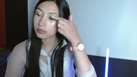 Laura  online show from December 11, 4:07 am