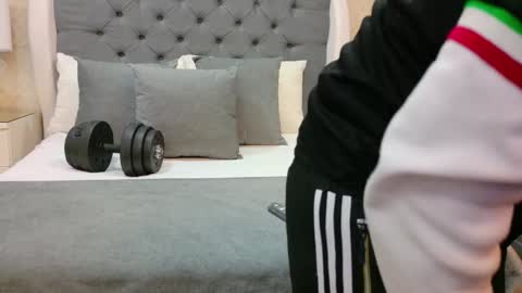 Zoe Krug online show from November 12, 11:23 am