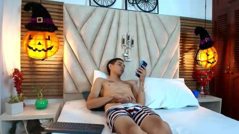 zoelucas online show from October 17, 12:09 pm