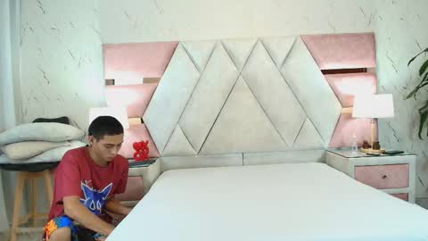 zoelucas online show from October 13, 7:05 pm