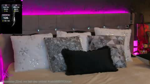 ZoeMesmerize online show from December 18, 9:43 pm