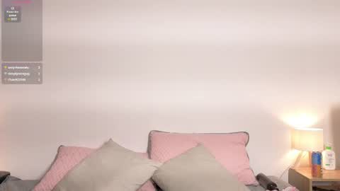 zoemoon1 online show from June 26, 5:13 am