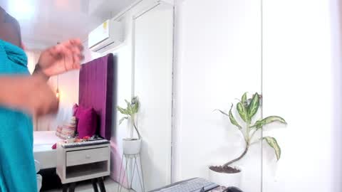 zoenovak online show from December 1, 8:11 pm