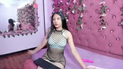 zoesmiitt online show from June 13, 1:54 pm
