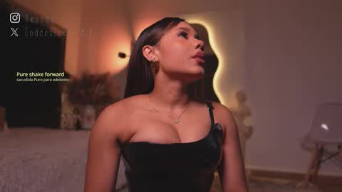 zoevidal_ online show from February 16, 12:14 pm